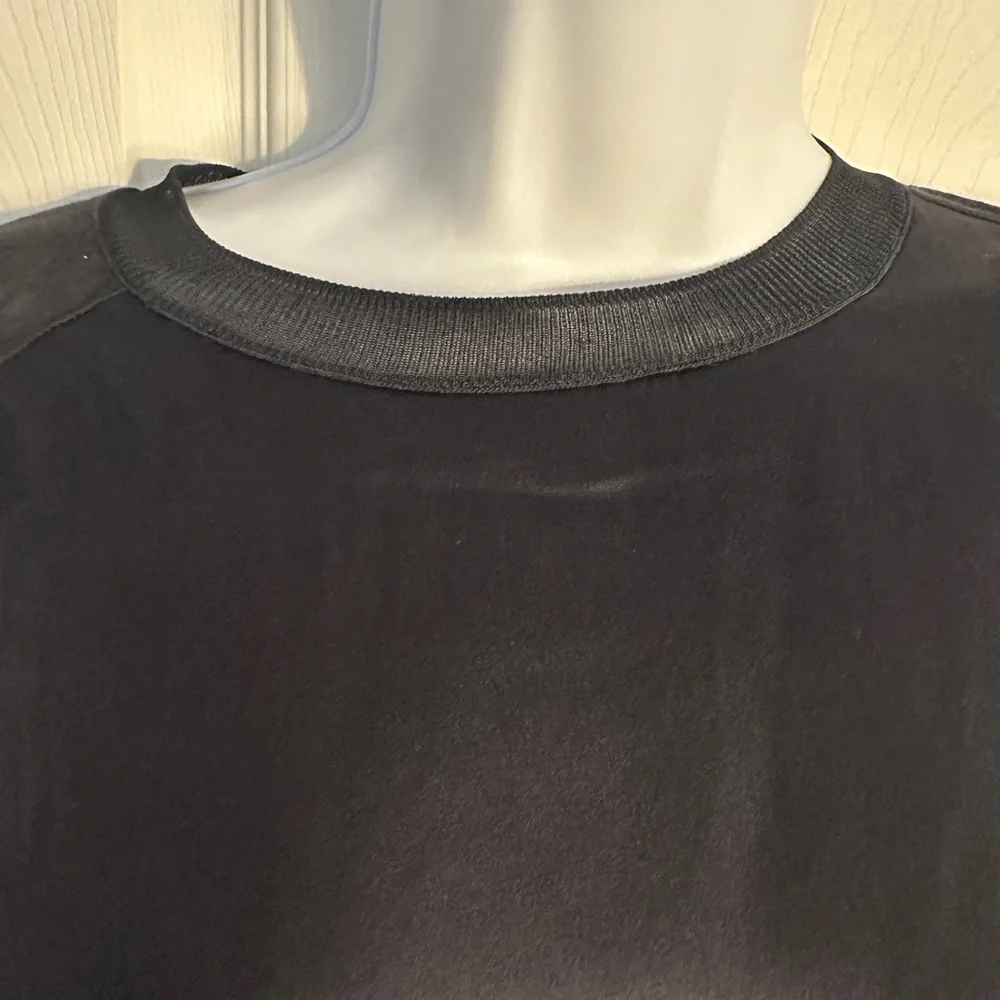 Vince long sleeve. Silk front, modal/cashmere back and sleeves. Navy size small - Picture 2 of 10